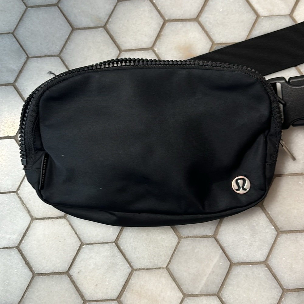 lululemon everywhere belt bag *1L